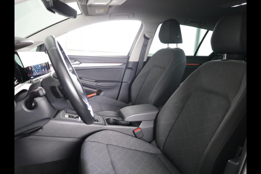 Volkswagen Golf 1.0 eTSI Life 110PK | Automaat (DSG) | Navigatie | Parkeersensoren |