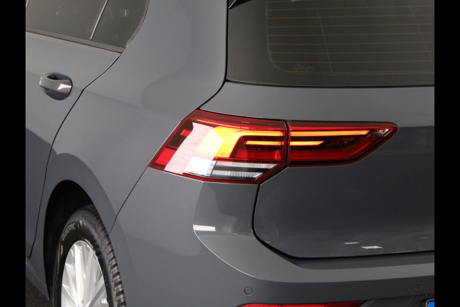 Volkswagen Golf 1.0 eTSI Life 110PK | Automaat (DSG) | Navigatie | Parkeersensoren |
