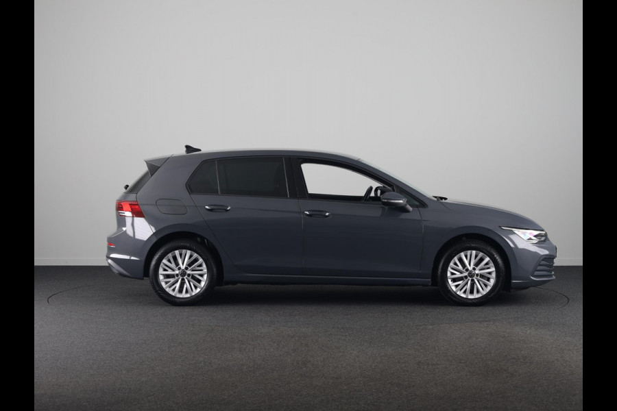 Volkswagen Golf 1.0 eTSI Life 110PK | Automaat (DSG) | Navigatie | Parkeersensoren |