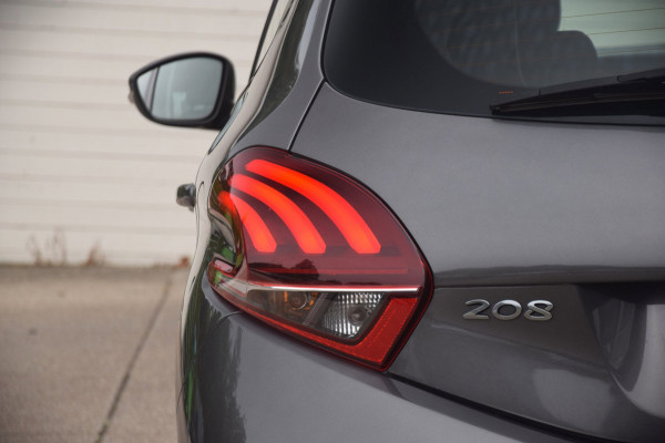 Peugeot 208 1.2 PureTech Signature DB RIEM RECENT VERNIEUWD/APPLE CARPLAY/ARMSTEUN
