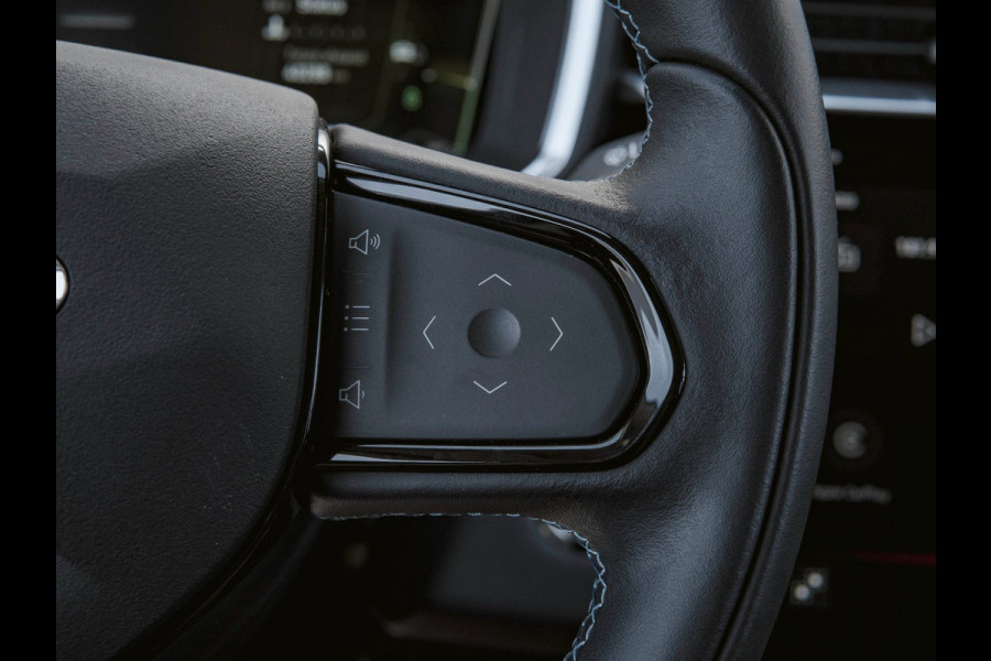 Lynk & Co 01 1.5 Black Edition Pano|360° Camera|ACC|Trekhaak|Navi|Carplay