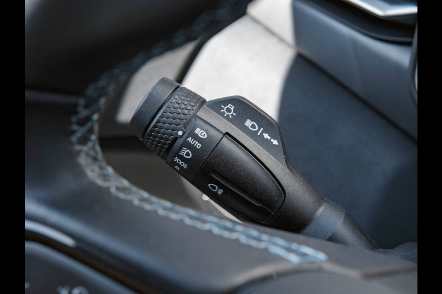 Lynk & Co 01 1.5 Black Edition Pano|360° Camera|ACC|Trekhaak|Navi|Carplay