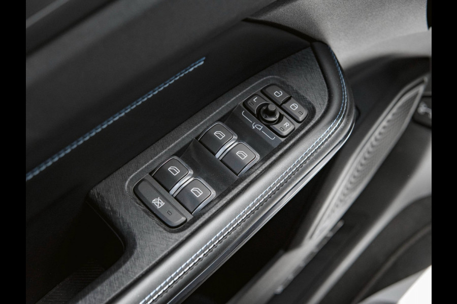 Lynk & Co 01 1.5 Black Edition Pano|360° Camera|ACC|Trekhaak|Navi|Carplay