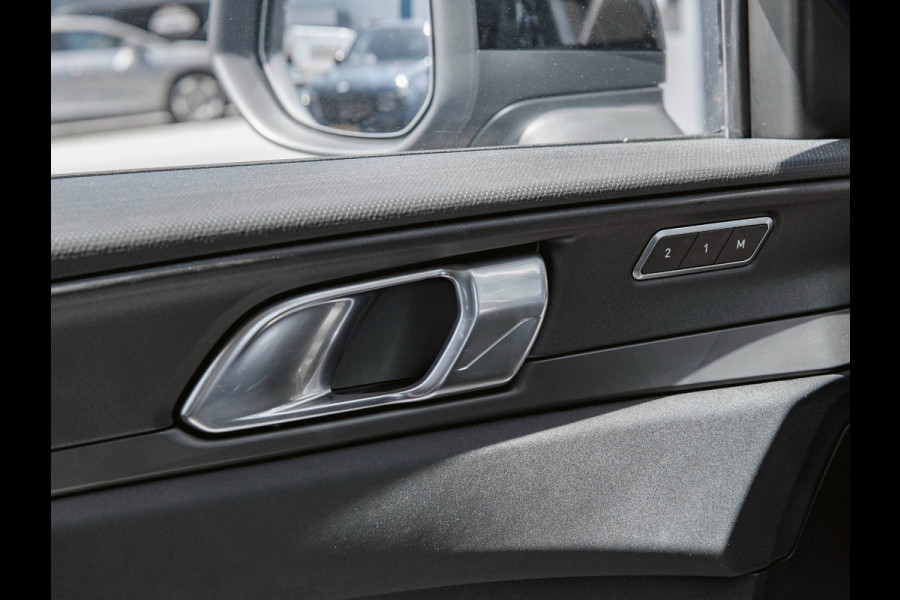Lynk & Co 01 1.5 Black Edition Pano|360° Camera|ACC|Trekhaak|Navi|Carplay
