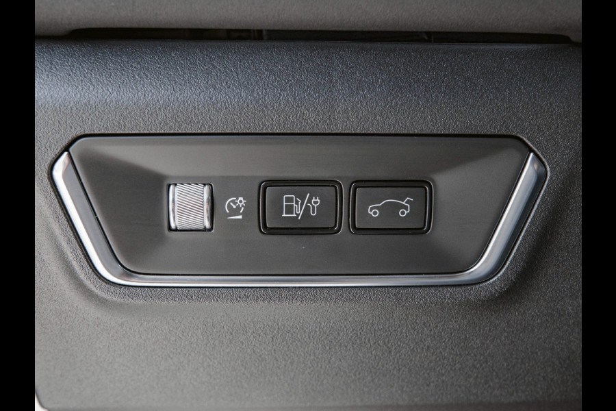 Lynk & Co 01 1.5 Black Edition Pano|360° Camera|ACC|Trekhaak|Navi|Carplay