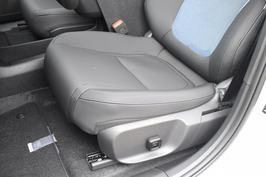 Volvo EX30 272PK Single Motor Extended Range Europa 69 kWh / Adaptive Cruise Control / Harman Kardon / Extra getint glas / Stoelverwarming / Stuurverwarming / Achteruitrijcamera / Elektrisch verstelbare stoelen / 20" velgen