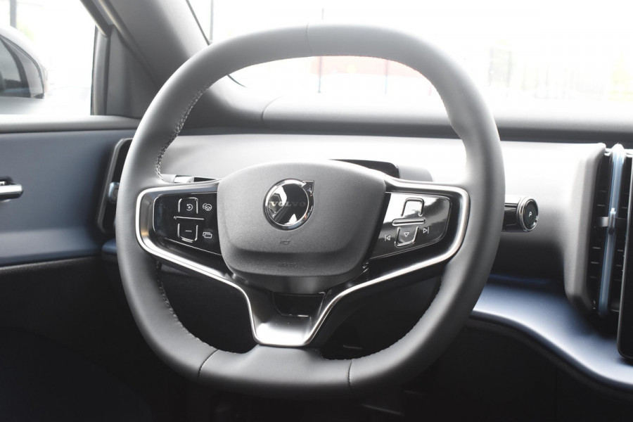 Volvo EX30 272PK Single Motor Extended Range Europa 69 kWh / Adaptive Cruise Control / Harman Kardon / Extra getint glas / Stoelverwarming / Stuurverwarming / Achteruitrijcamera / Elektrisch verstelbare stoelen / 20" velgen