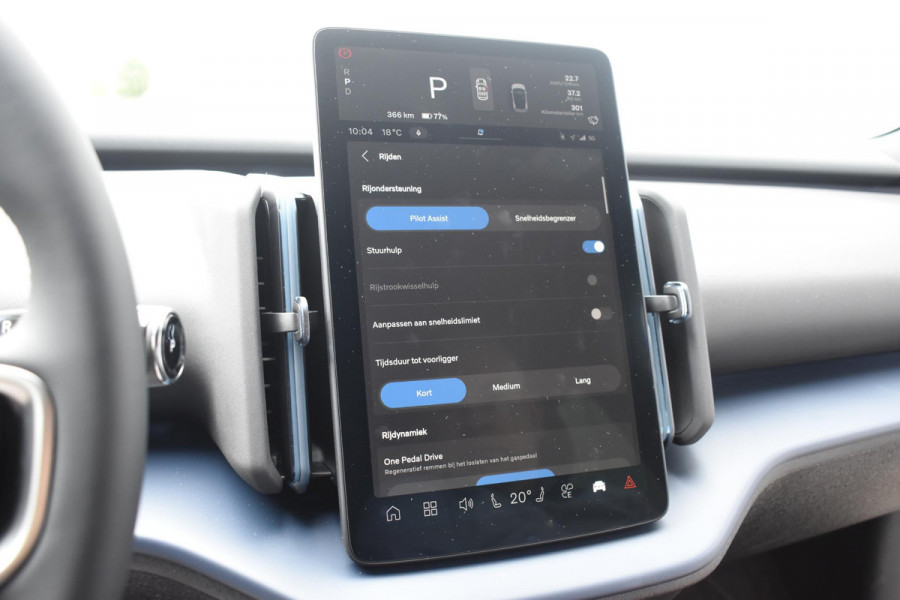 Volvo EX30 272PK Single Motor Extended Range Europa 69 kWh / Adaptive Cruise Control / Harman Kardon / Extra getint glas / Stoelverwarming / Stuurverwarming / Achteruitrijcamera / Elektrisch verstelbare stoelen / 20" velgen
