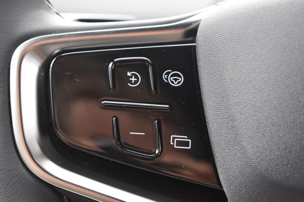 Volvo EX30 272PK Single Motor Extended Range Europa 69 kWh / Adaptive Cruise Control / Harman Kardon / Extra getint glas / Stoelverwarming / Stuurverwarming / Achteruitrijcamera / Elektrisch verstelbare stoelen / 20" velgen