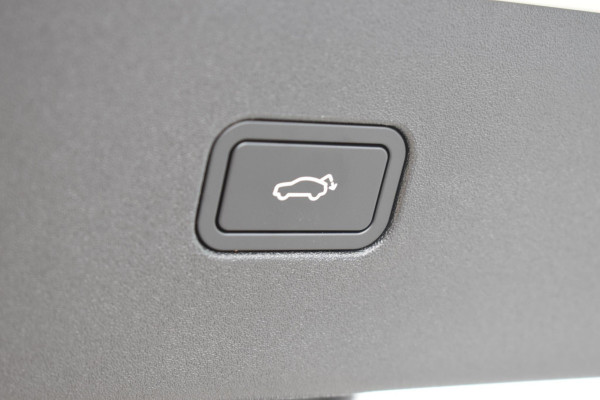 Volvo EX30 272PK Single Motor Extended Range Europa 69 kWh / Adaptive Cruise Control / Harman Kardon / Extra getint glas / Stoelverwarming / Stuurverwarming / Achteruitrijcamera / Elektrisch verstelbare stoelen / 20" velgen