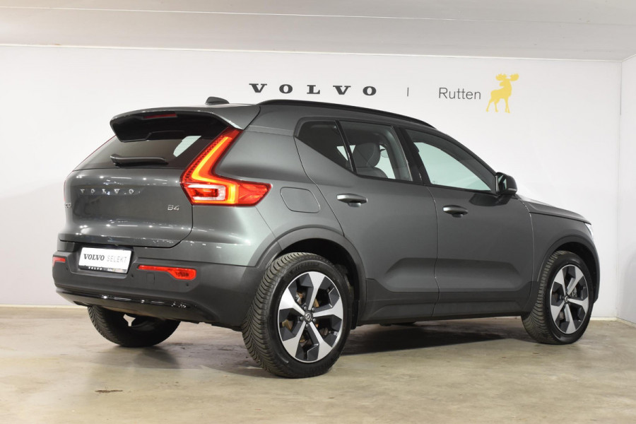 Volvo XC40 B4 211PK Automaat Plus Dark / Adaptive Cruise Control / Harman Kardon / Stuur- & Stoelverwarming / Elektrische achterklep / Achteruitrijcamera / Elektrische stoelverst. met geheugen / Trekhaak elektrisch inklapbaar