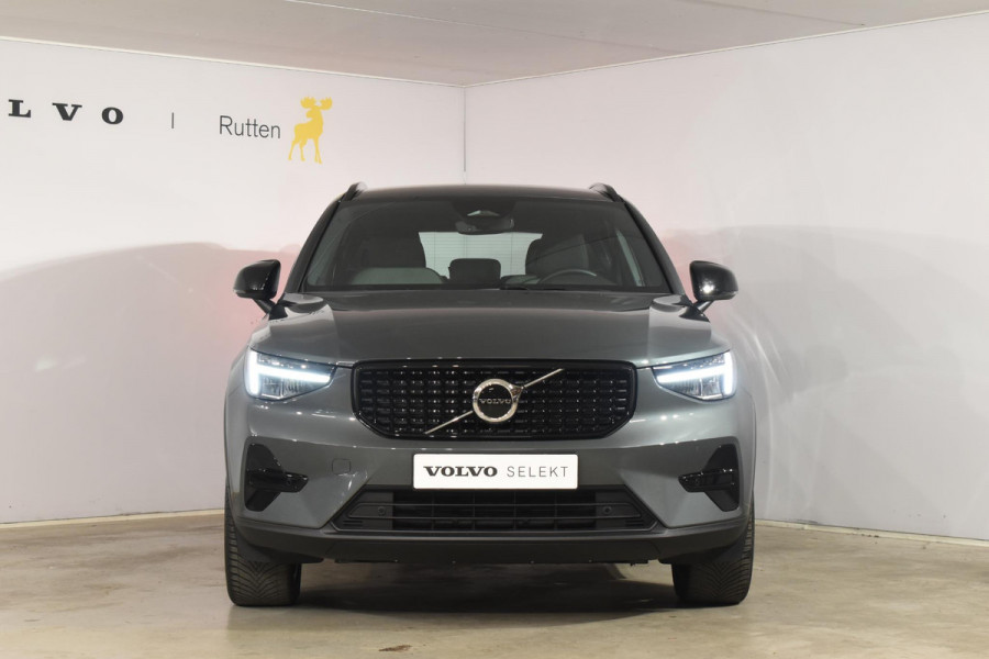 Volvo XC40 B4 211PK Automaat Plus Dark / Adaptive Cruise Control / Harman Kardon / Stuur- & Stoelverwarming / Elektrische achterklep / Achteruitrijcamera / Elektrische stoelverst. met geheugen / Trekhaak elektrisch inklapbaar