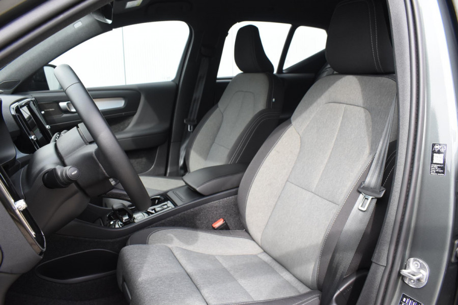 Volvo XC40 B4 211PK Automaat Plus Dark / Adaptive Cruise Control / Harman Kardon / Stuur- & Stoelverwarming / Elektrische achterklep / Achteruitrijcamera / Elektrische stoelverst. met geheugen / Trekhaak elektrisch inklapbaar
