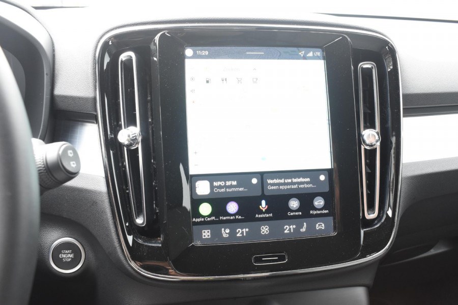 Volvo XC40 B4 211PK Automaat Plus Dark / Adaptive Cruise Control / Harman Kardon / Stuur- & Stoelverwarming / Elektrische achterklep / Achteruitrijcamera / Elektrische stoelverst. met geheugen / Trekhaak elektrisch inklapbaar