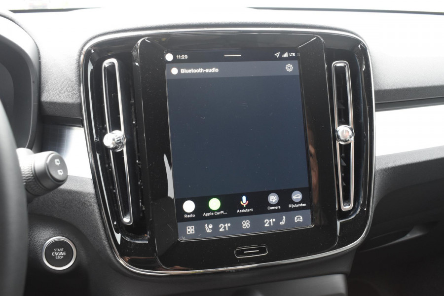 Volvo XC40 B4 211PK Automaat Plus Dark / Adaptive Cruise Control / Harman Kardon / Stuur- & Stoelverwarming / Elektrische achterklep / Achteruitrijcamera / Elektrische stoelverst. met geheugen / Trekhaak elektrisch inklapbaar