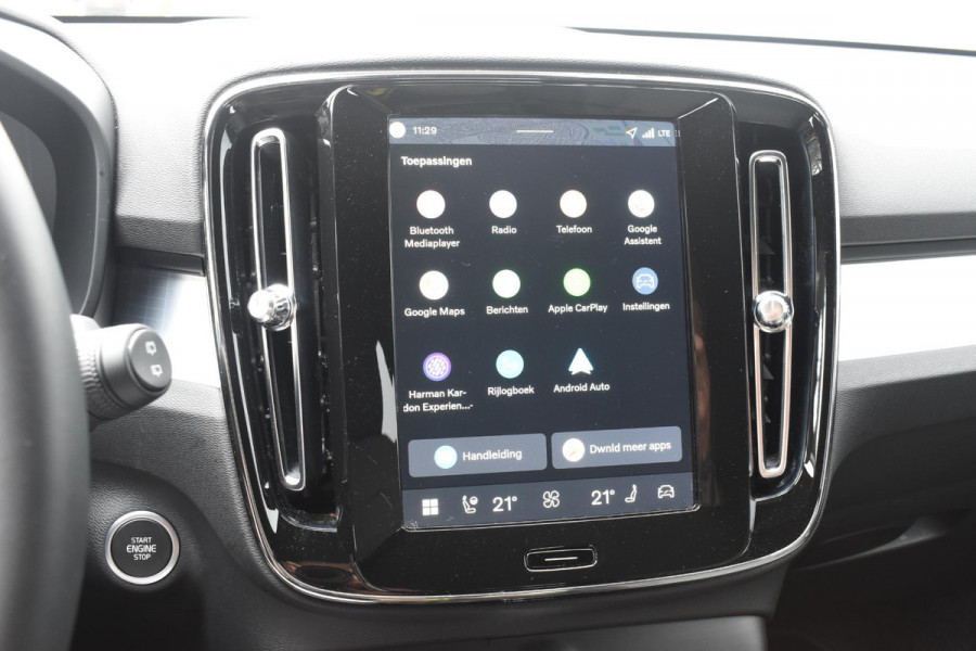 Volvo XC40 B4 211PK Automaat Plus Dark / Adaptive Cruise Control / Harman Kardon / Stuur- & Stoelverwarming / Elektrische achterklep / Achteruitrijcamera / Elektrische stoelverst. met geheugen / Trekhaak elektrisch inklapbaar