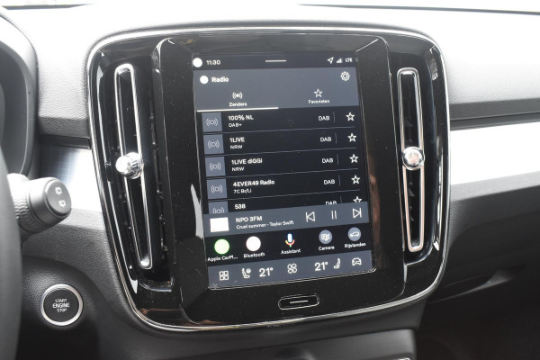 Volvo XC40 B4 211PK Automaat Plus Dark / Adaptive Cruise Control / Harman Kardon / Stuur- & Stoelverwarming / Elektrische achterklep / Achteruitrijcamera / Elektrische stoelverst. met geheugen / Trekhaak elektrisch inklapbaar