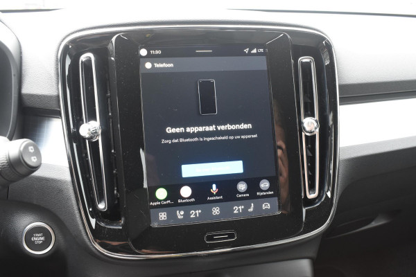 Volvo XC40 B4 211PK Automaat Plus Dark / Adaptive Cruise Control / Harman Kardon / Stuur- & Stoelverwarming / Elektrische achterklep / Achteruitrijcamera / Elektrische stoelverst. met geheugen / Trekhaak elektrisch inklapbaar