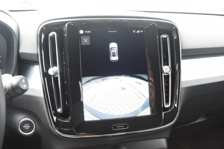 Volvo XC40 B4 211PK Automaat Plus Dark / Adaptive Cruise Control / Harman Kardon / Stuur- & Stoelverwarming / Elektrische achterklep / Achteruitrijcamera / Elektrische stoelverst. met geheugen / Trekhaak elektrisch inklapbaar