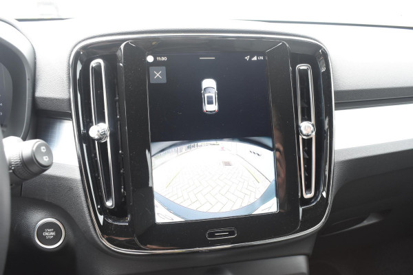 Volvo XC40 B4 211PK Automaat Plus Dark / Adaptive Cruise Control / Harman Kardon / Stuur- & Stoelverwarming / Elektrische achterklep / Achteruitrijcamera / Elektrische stoelverst. met geheugen / Trekhaak elektrisch inklapbaar