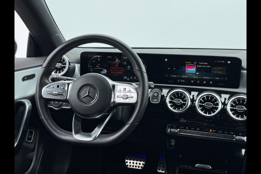 Mercedes-Benz CLA-Klasse 180 AMG Line AMG-LINE | SFEER VERLICHTING | WIDE-SCREEN