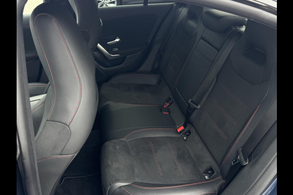 Mercedes-Benz CLA-Klasse 180 AMG Line AMG-LINE | SFEER VERLICHTING | WIDE-SCREEN