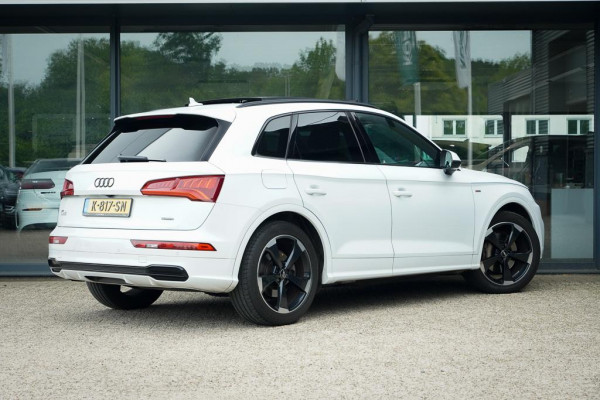 Audi Q5 3.0 TDI quattro Sport S Line Black Edition / Pano / Leder / Luchtvering / Adaptive Cruise