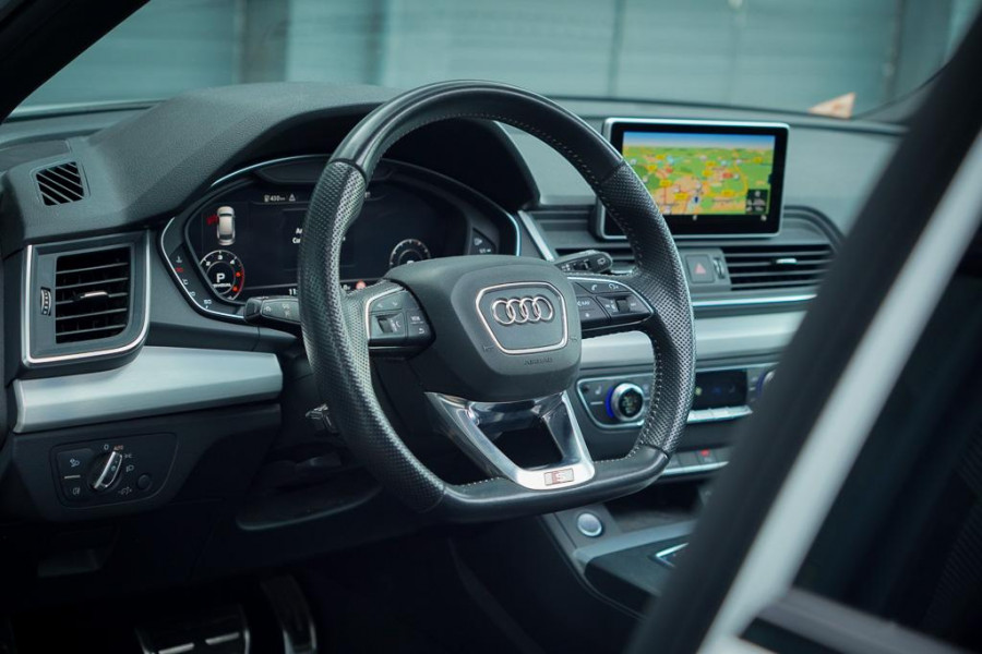 Audi Q5 3.0 TDI quattro Sport S Line Black Edition / Pano / Leder / Luchtvering / Adaptive Cruise