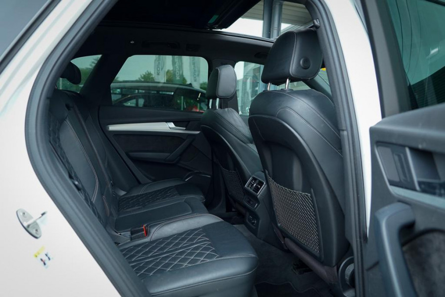 Audi Q5 3.0 TDI quattro Sport S Line Black Edition / Pano / Leder / Luchtvering / Adaptive Cruise