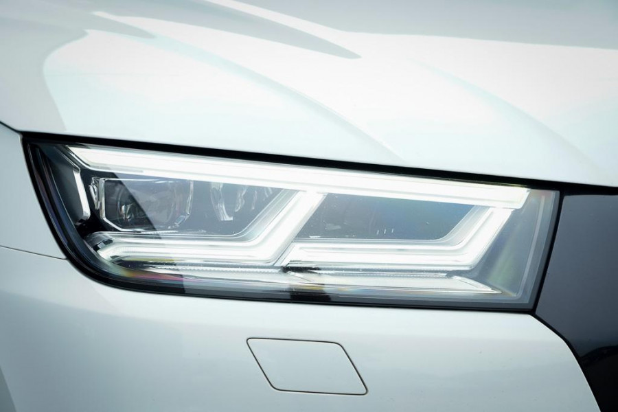 Audi Q5 3.0 TDI quattro Sport S Line Black Edition / Pano / Leder / Luchtvering / Adaptive Cruise