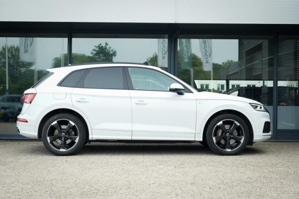 Audi Q5 3.0 TDI quattro Sport S Line Black Edition / Pano / Leder / Luchtvering / Adaptive Cruise