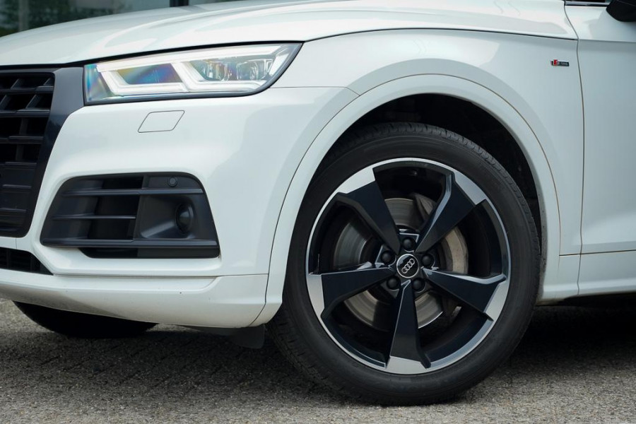 Audi Q5 3.0 TDI quattro Sport S Line Black Edition / Pano / Leder / Luchtvering / Adaptive Cruise