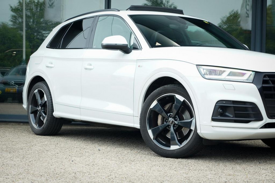 Audi Q5 3.0 TDI quattro Sport S Line Black Edition / Pano / Leder / Luchtvering / Adaptive Cruise