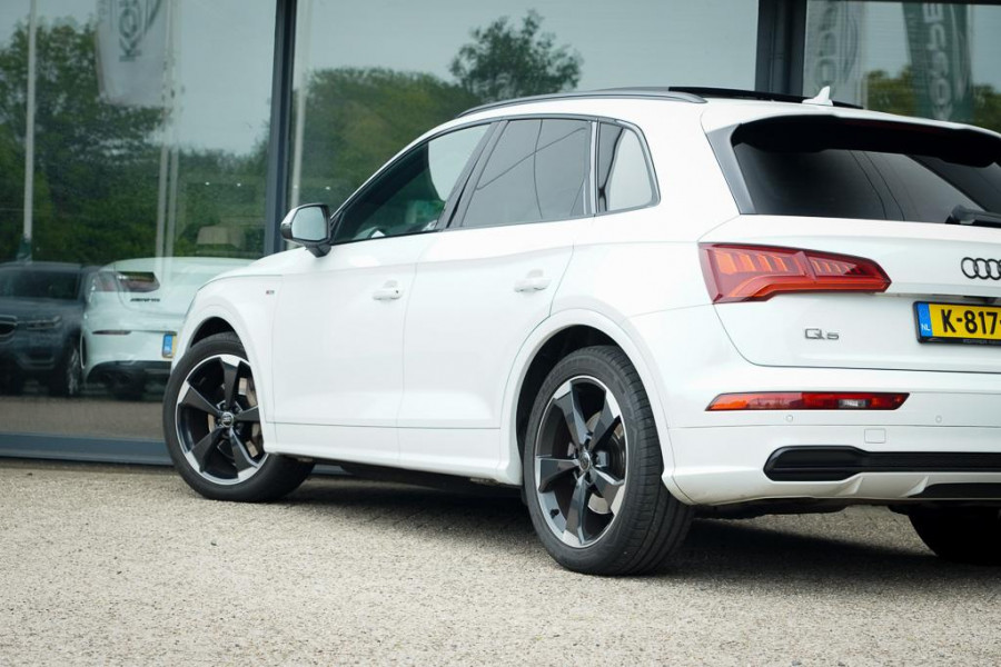 Audi Q5 3.0 TDI quattro Sport S Line Black Edition / Pano / Leder / Luchtvering / Adaptive Cruise