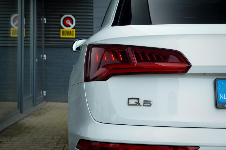 Audi Q5 3.0 TDI quattro Sport S Line Black Edition / Pano / Leder / Luchtvering / Adaptive Cruise