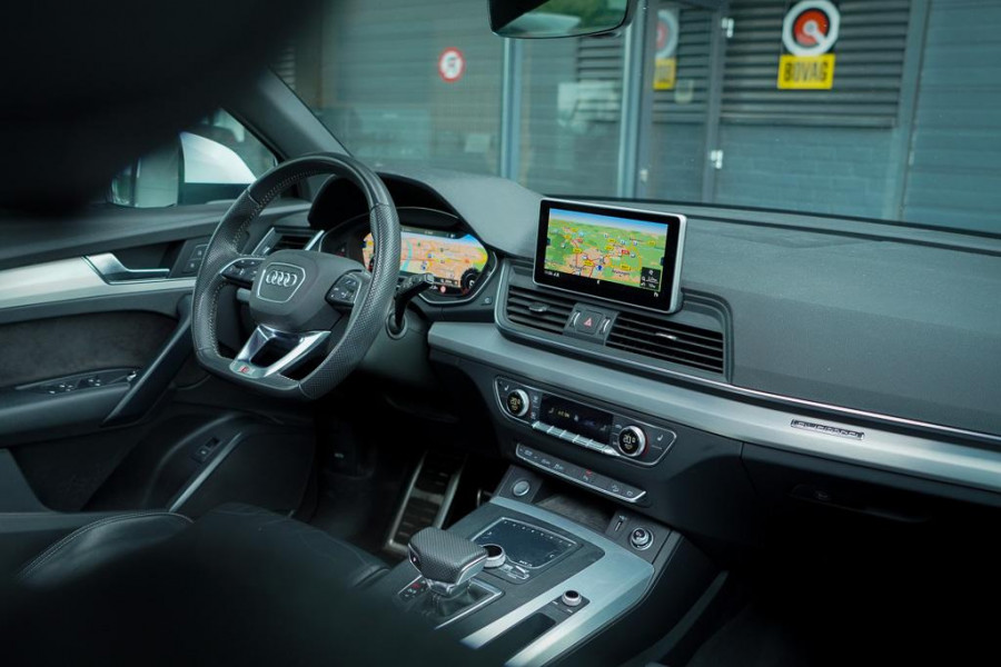 Audi Q5 3.0 TDI quattro Sport S Line Black Edition / Pano / Leder / Luchtvering / Adaptive Cruise