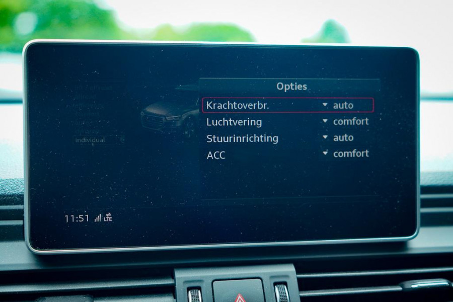 Audi Q5 3.0 TDI quattro Sport S Line Black Edition / Pano / Leder / Luchtvering / Adaptive Cruise