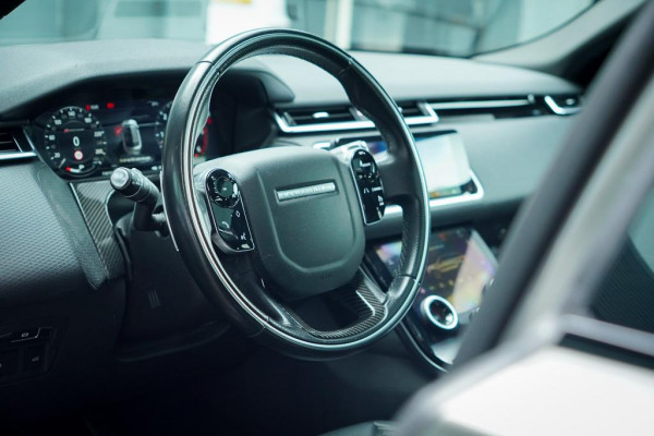 Land Rover Range Rover Velar 3.0 V6 AWD First Edition / Pano / Luchtvering / Meridian Surround / 23''