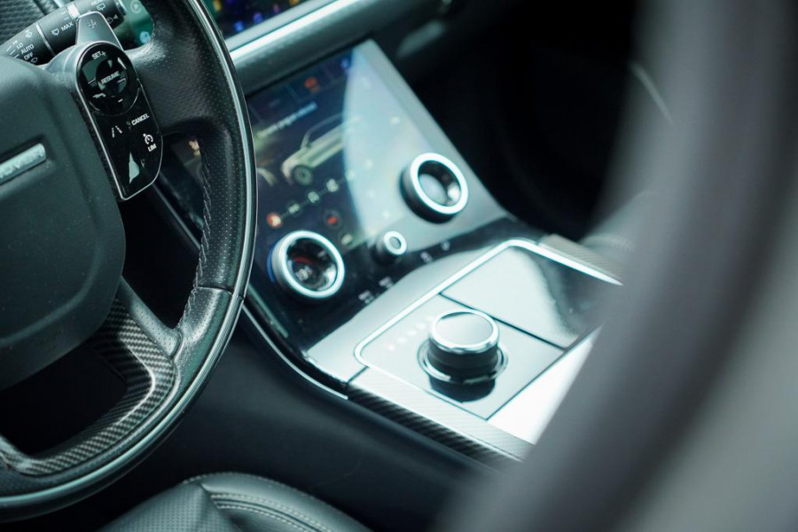 Land Rover Range Rover Velar 3.0 V6 AWD First Edition / Pano / Luchtvering / Meridian Surround / 23''
