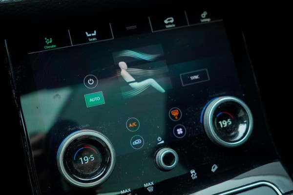 Land Rover Range Rover Velar 3.0 V6 AWD First Edition / Pano / Luchtvering / Meridian Surround / 23''