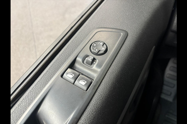 Opel Vivaro 2.0 CDTI L3H1 Dubbele Cabine Edition Navigatie Camera Parkeer sensoren Airco Carplay Trekhaak
