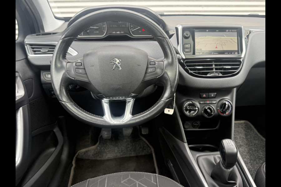 Peugeot 2008 1.2 PureTech Blue Lion 2e Eigenaar|Navi|Pano|Carplay|D-riem vv in 2024|Trekhaak|Airco|Cruise|PDC|N.A.P|APK tot 02-2027