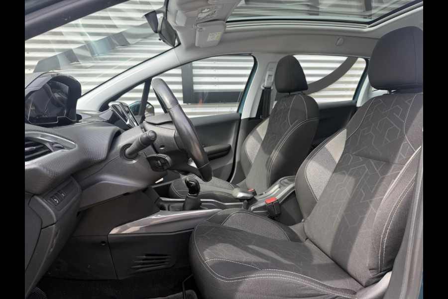 Peugeot 2008 1.2 PureTech Blue Lion 2e Eigenaar|Navi|Pano|Carplay|D-riem vv in 2024|Trekhaak|Airco|Cruise|PDC|N.A.P|APK tot 02-2027