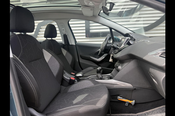 Peugeot 2008 1.2 PureTech Blue Lion 2e Eigenaar|Navi|Pano|Carplay|D-riem vv in 2024|Trekhaak|Airco|Cruise|PDC|N.A.P|APK tot 02-2027