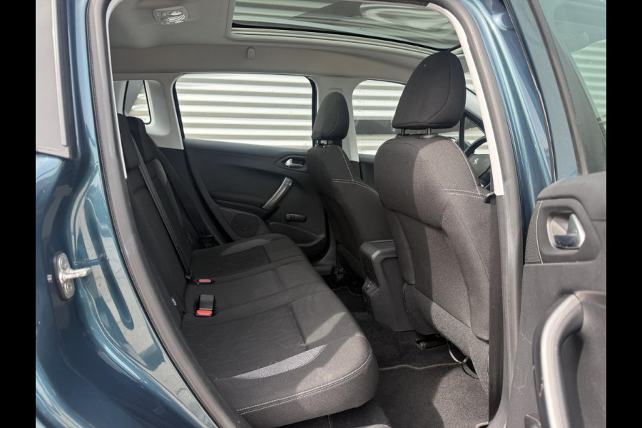 Peugeot 2008 1.2 PureTech Blue Lion 2e Eigenaar|Navi|Pano|Carplay|D-riem vv in 2024|Trekhaak|Airco|Cruise|PDC|N.A.P|APK tot 02-2027