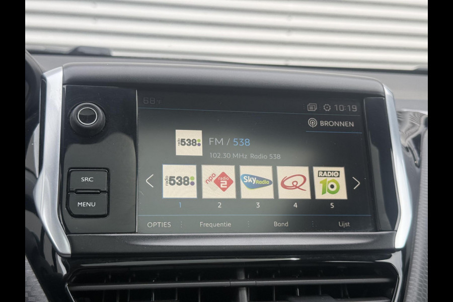 Peugeot 2008 1.2 PureTech Blue Lion 2e Eigenaar|Navi|Pano|Carplay|D-riem vv in 2024|Trekhaak|Airco|Cruise|PDC|N.A.P|APK tot 02-2027