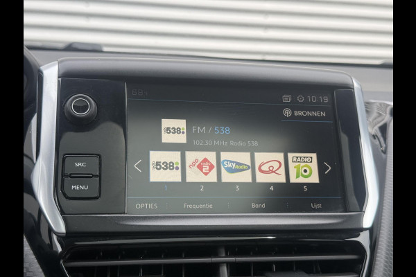 Peugeot 2008 1.2 PureTech Blue Lion 2e Eigenaar|Navi|Pano|Carplay|D-riem vv in 2024|Trekhaak|Airco|Cruise|PDC|N.A.P|APK tot 02-2027