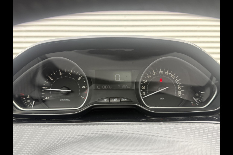 Peugeot 2008 1.2 PureTech Blue Lion 2e Eigenaar|Navi|Pano|Carplay|D-riem vv in 2024|Trekhaak|Airco|Cruise|PDC|N.A.P|APK tot 02-2027