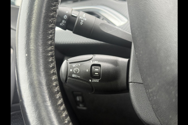 Peugeot 2008 1.2 PureTech Blue Lion 2e Eigenaar|Navi|Pano|Carplay|D-riem vv in 2024|Trekhaak|Airco|Cruise|PDC|N.A.P|APK tot 02-2027
