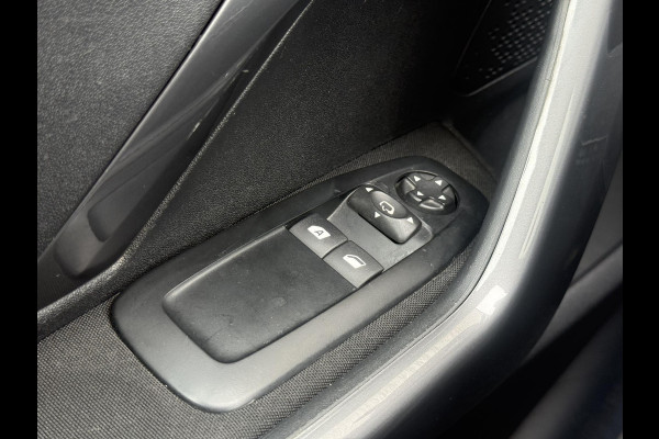 Peugeot 2008 1.2 PureTech Blue Lion 2e Eigenaar|Navi|Pano|Carplay|D-riem vv in 2024|Trekhaak|Airco|Cruise|PDC|N.A.P|APK tot 02-2027
